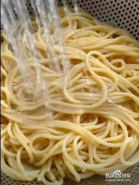 怎样制作好吃的青椒牛肉炒意面呢？