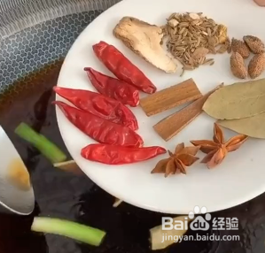 怎样做五香鸡爪呢