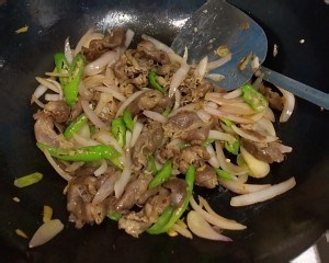 爆炒羊肉卷制作方法！