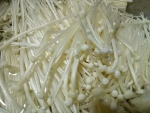 金针菇炒豆腐呦