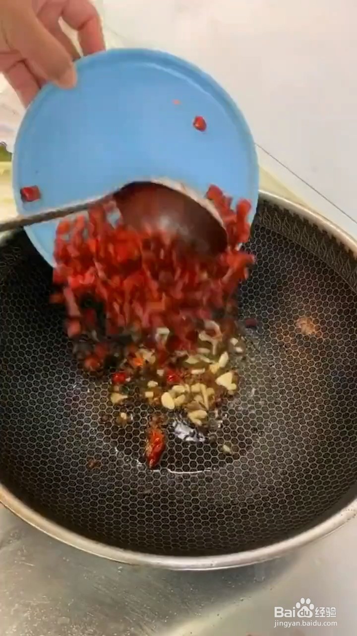 如何制作爆炒辣子鸡？