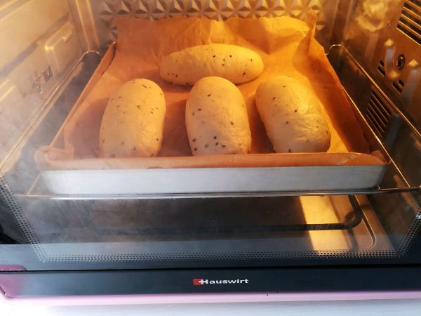 黑芝麻奶香面包