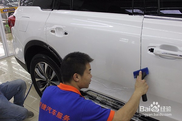 汽车犀牛皮保护膜是怎样覆盖到车漆面的