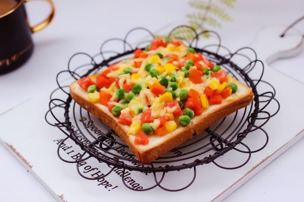 田园时蔬吐司披萨