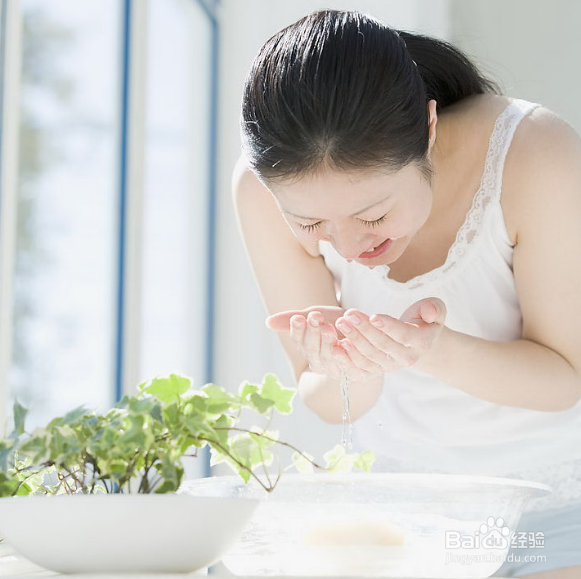 洗脸用热水还是冷水