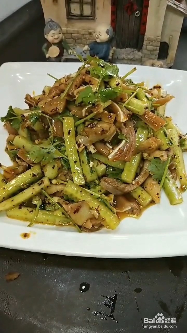 如何自制美味好吃的凉拌猪耳朵黄瓜