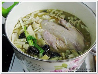 宫牛火锅亲自教你笋丝老鸭煲的家常做法