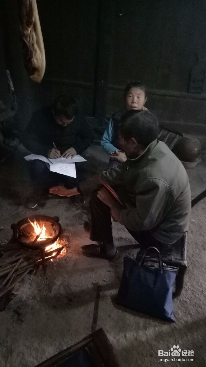 鸣凤村干部们工作认真经常走访贫困户记实