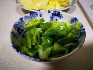腊肉土豆片的做法