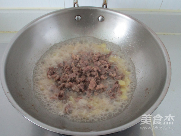 香菇酱土豆牛肉丁