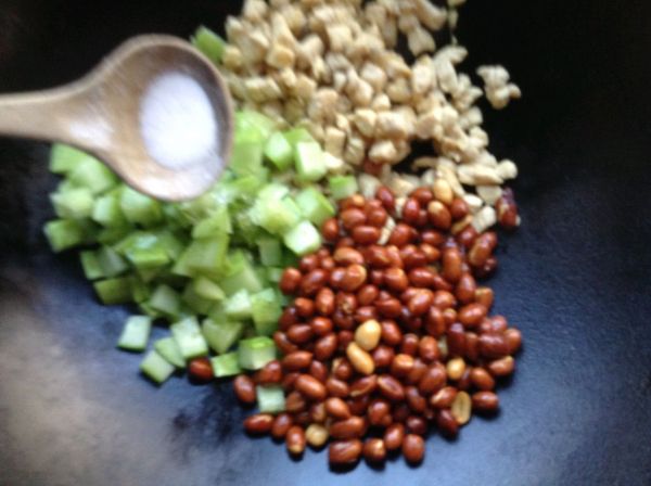 酱香味宫保鸡丁