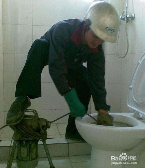 马桶堵了怎么办？