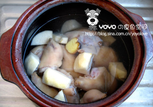 雪梨大豆猪手汤