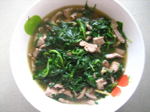 夏日降暑饮品--枸杞叶猪肝汤