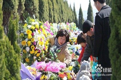 老人去世春节如何烧香