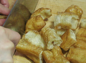 丝瓜炒油条的做法