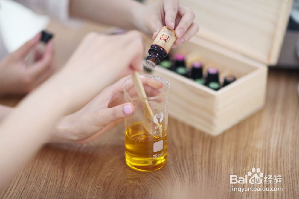 如何制作情人节香薰按摩蜡烛