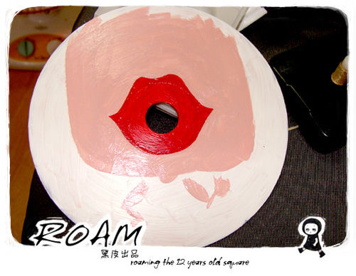 废旧光盘变精美挂钟