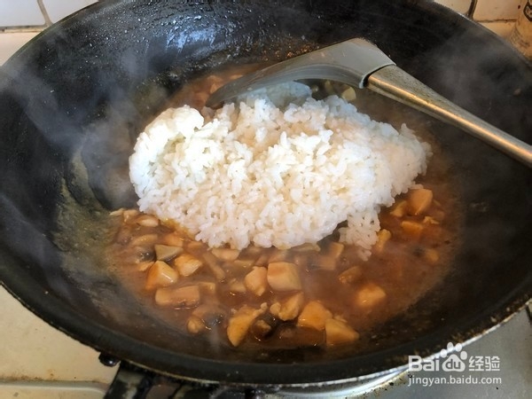 如何做出好吃美味的咖喱蘑菇鸡丁炒饭