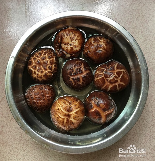 花菇焖烧土鸡肉的做法