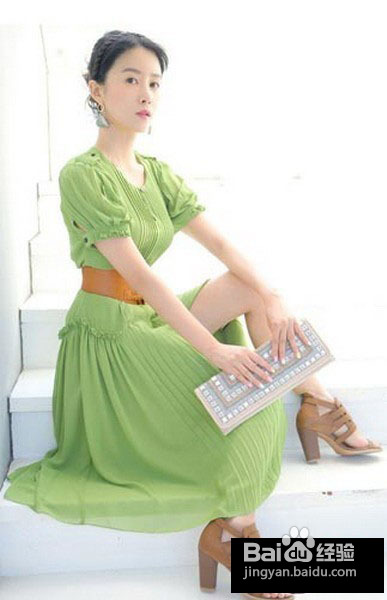 夏季是适合穿长裙的季节