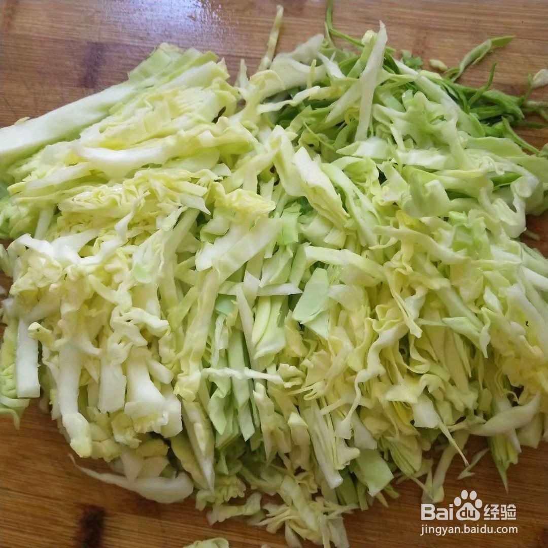 胡萝卜炒包菜的做法