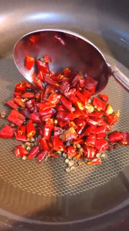 水煮干豆腐皮怎么做？