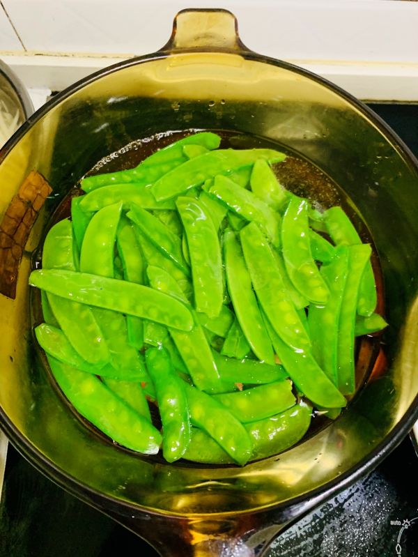 脆爽荷兰豆炒腊肠