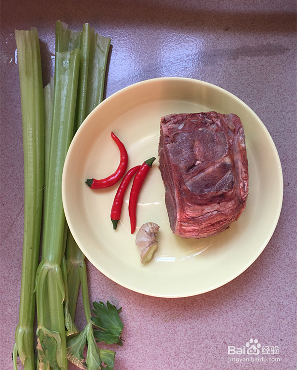 怎样烹饪芹菜炒卤牛肉
