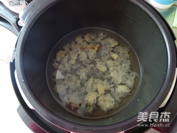 紫薯银耳羹的做法