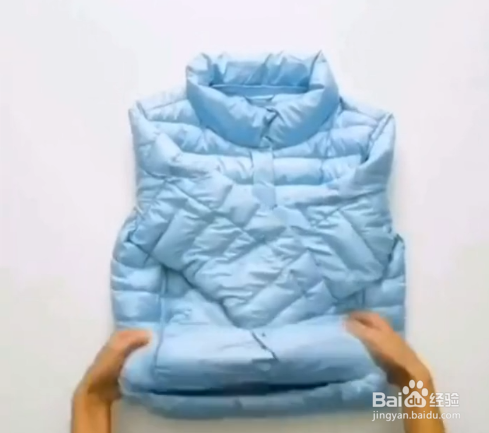 如何才能快速收纳整理多个衣服