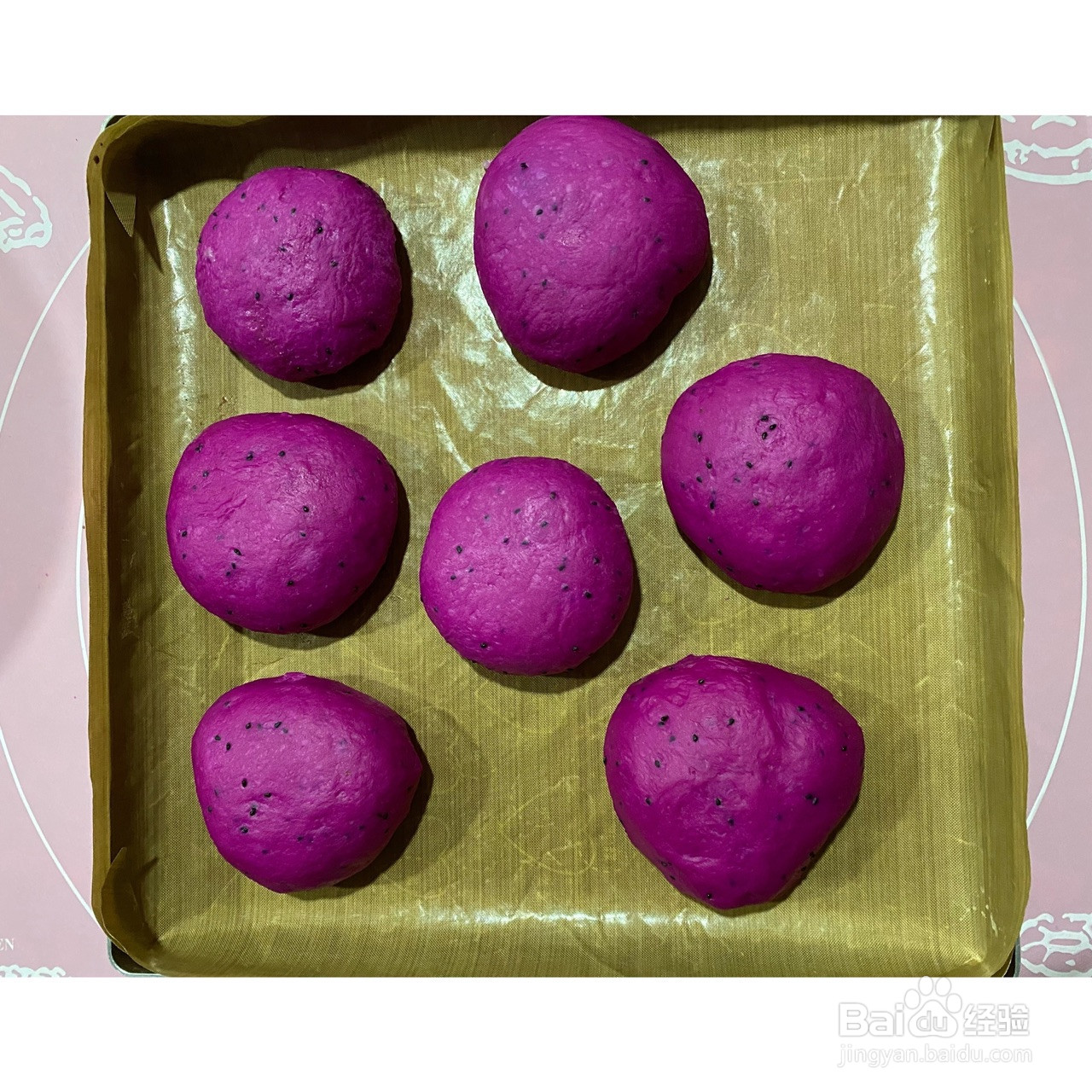 火龙果黑米麻薯软欧包的做法