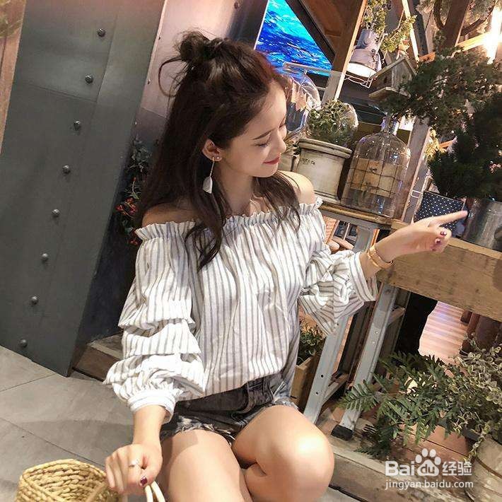 夏天，女生条纹泡泡袖上衣如何穿搭比较好看