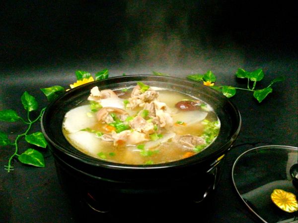 山羊腿肉煲萝卜汤