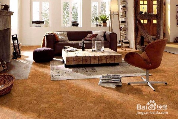 在铺地板时地面不平，应该怎么办？