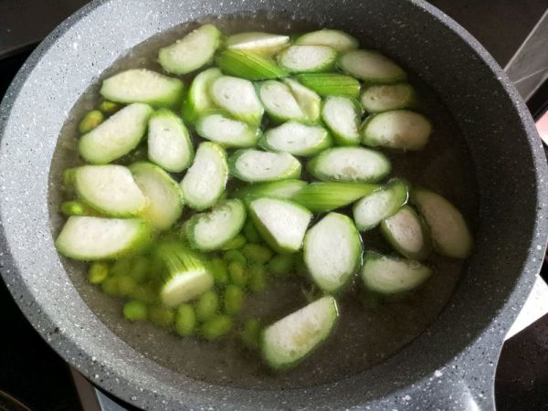 丝瓜毛豆豆腐羹