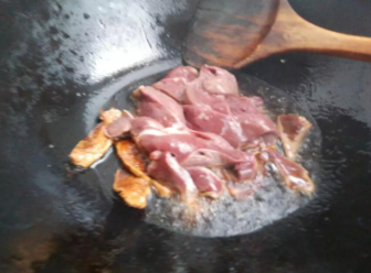 月子里麻油猪肝的做法