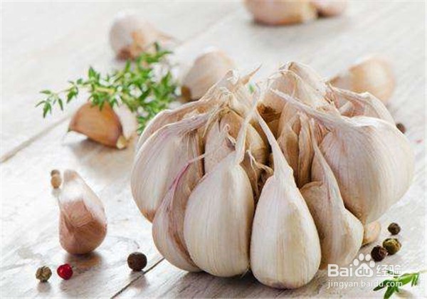 大蒜不适宜哪些食品同食，不适宜哪些人群