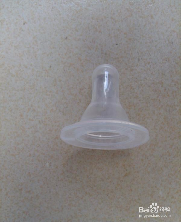 给橡皮奶嘴开孔的方法
