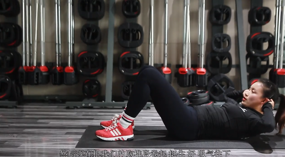 如何进行腹部训练快速练出马甲线？