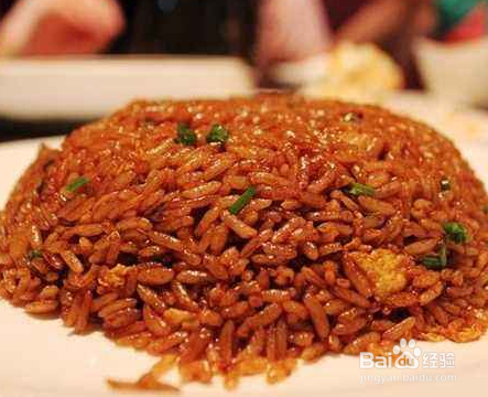 超美味的酱油炒饭的做法