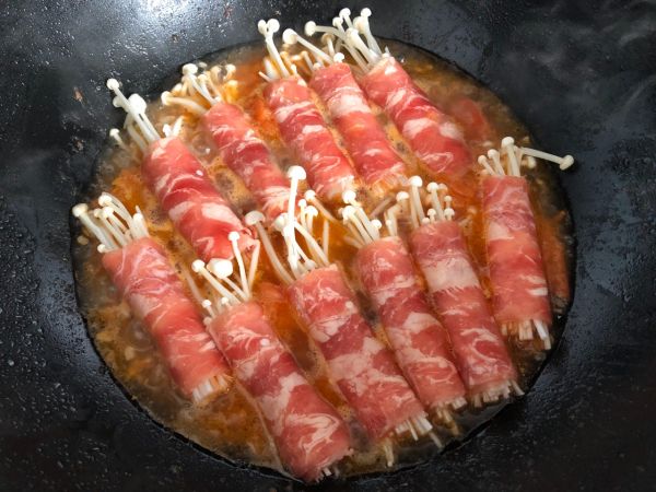 茄汁金针菇牛肉卷