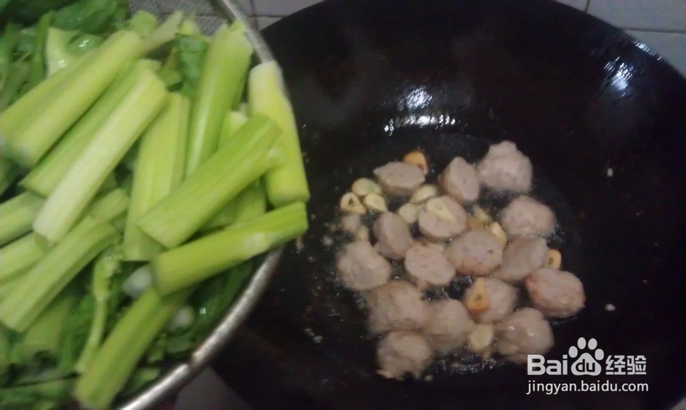 肉圆炒菜心怎么做