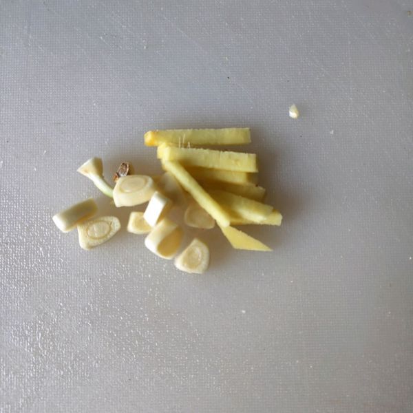 泡椒藕带炒鸡胗