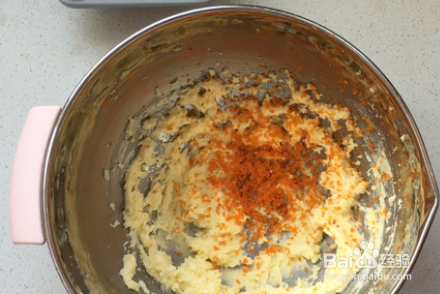 如何自制美味的香橙巧克力妙芙蛋糕？