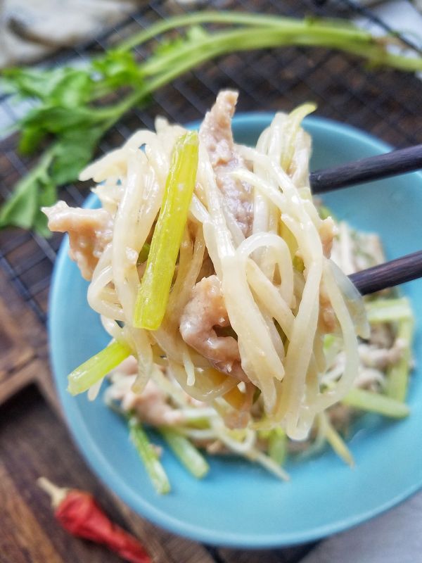 芹菜豆芽炒肉丝