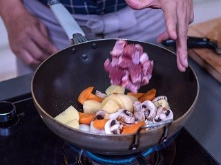 焖烧杯咖喱牛腩怎么做?