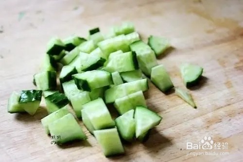 蚝油黄瓜炒鸡丁