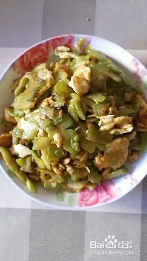 养生食补苦瓜炒鸡蛋的做法