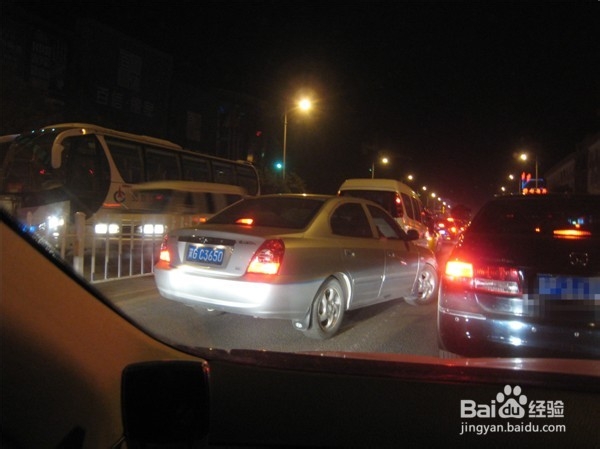 汽车怎样驾驶比较安全？